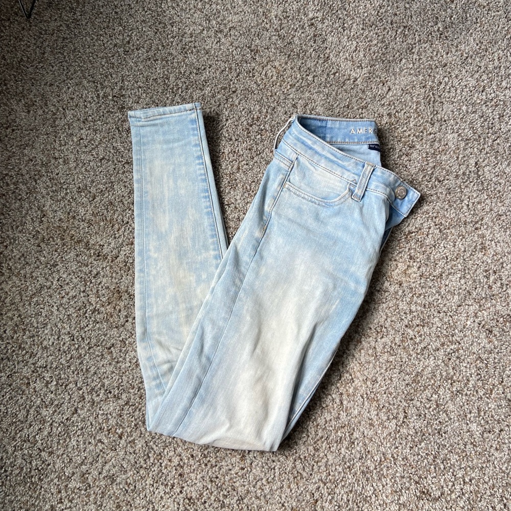 Light wash American Eagle 360 Next Level stretch jeggings
